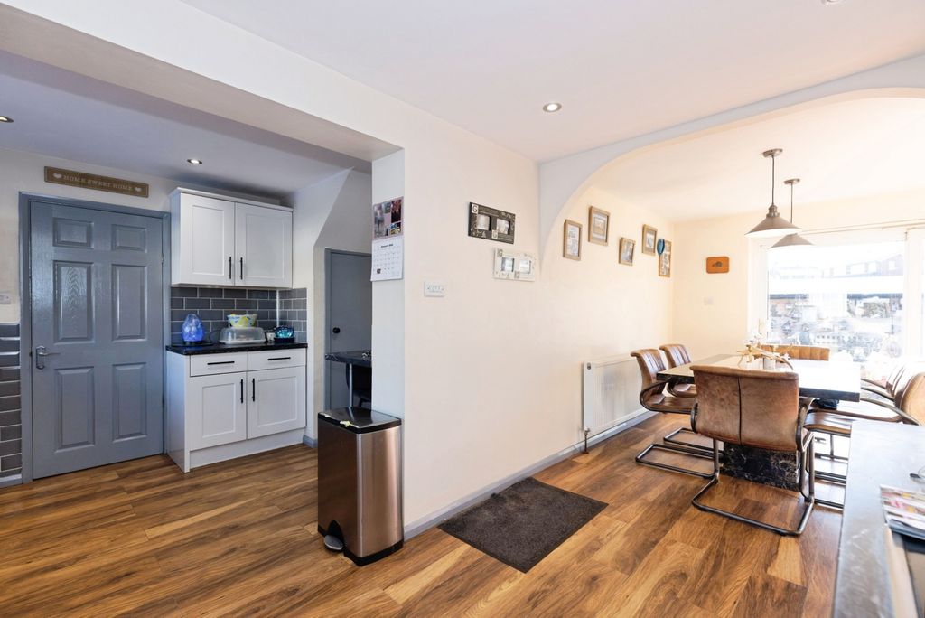 Property photo 3 of 17 Pbox-Img.Jpg