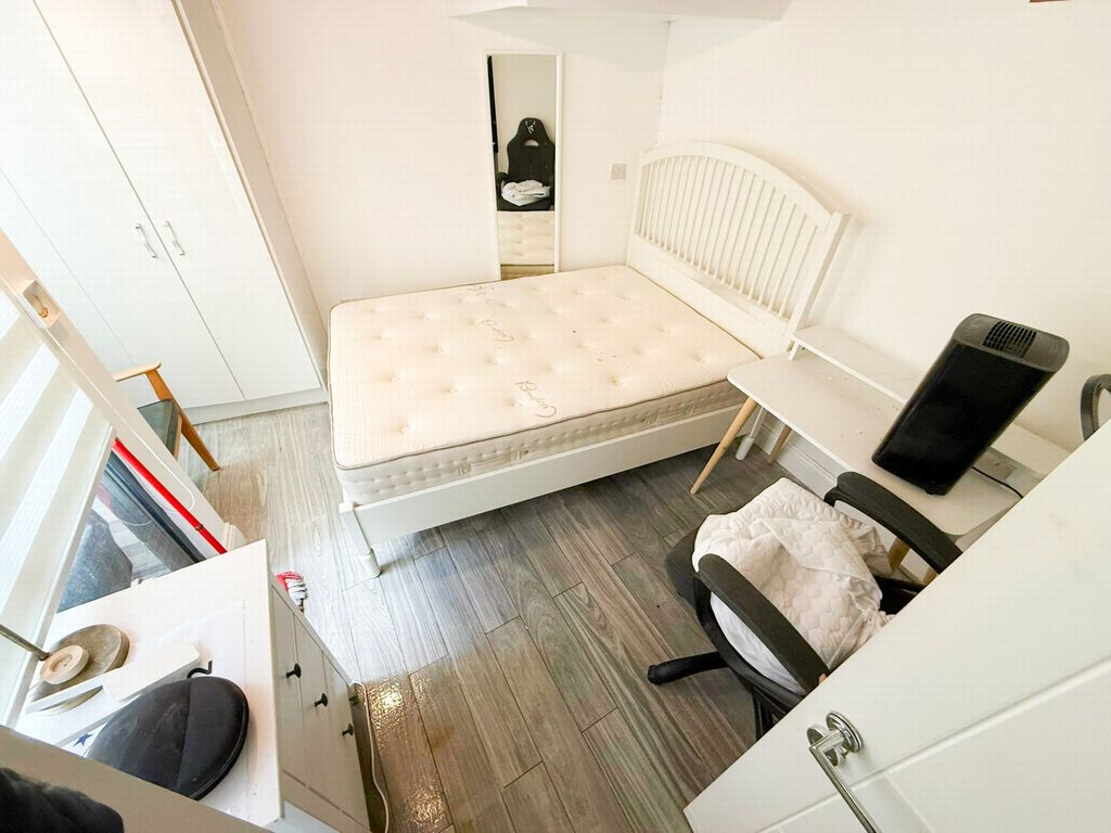 Property photo 3 of 9 Photo 2