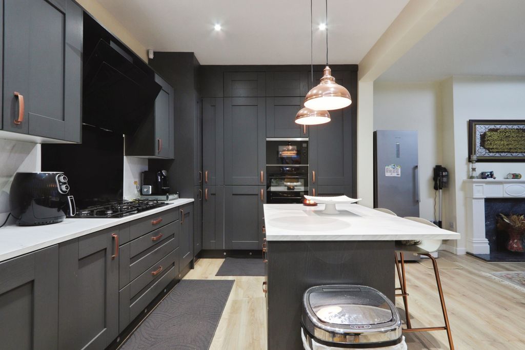 Property photo 3 of 20 Kitchen