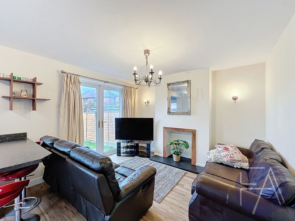 Property photo 3 of 13 4907035