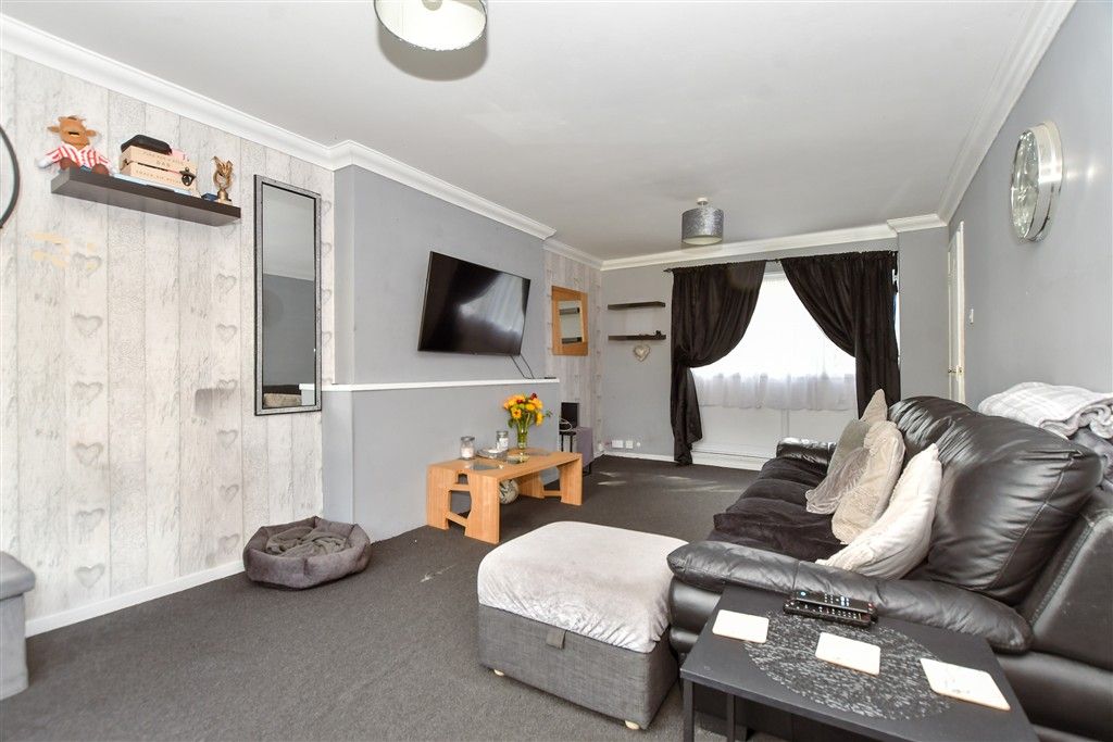 Property photo 3 of 8 Lounge/Diner
