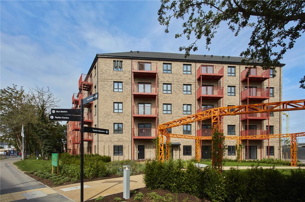 Property photo 2 of 14 Tayfen Court