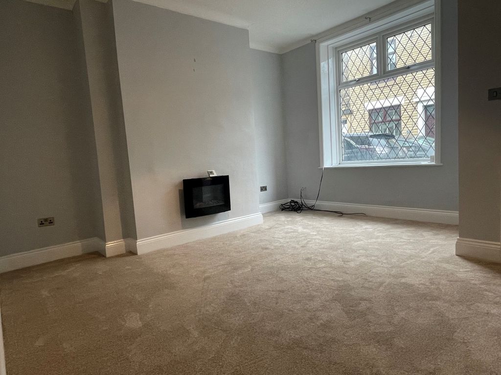 Property photo 2 of 7 Lounge