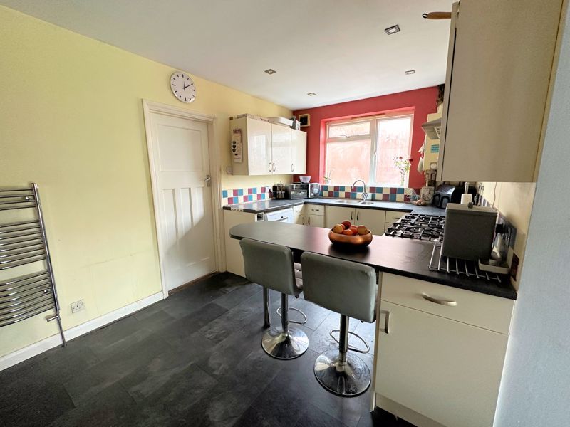 Property photo 3 of 24 Kitchen/Breakfast Room