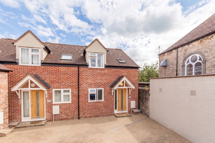 Property photo 1 of 7 335422
