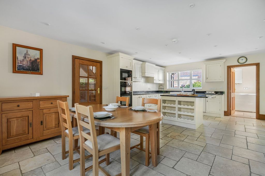 Property photo 2 of 27 Open Plan Kitchen