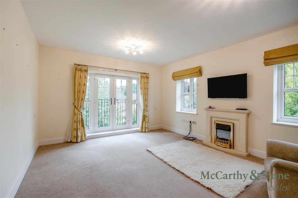 Property photo 1 of 21 8707782-Interior21.Jpg