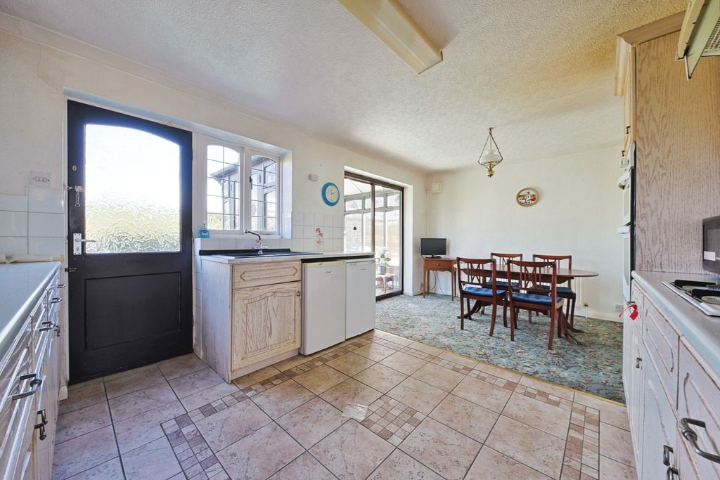 Property photo 3 of 10 3910557