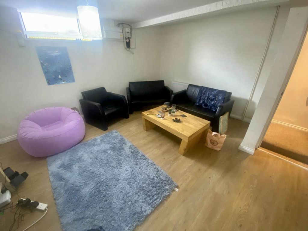 Property photo 1 of 15 Lounge 1