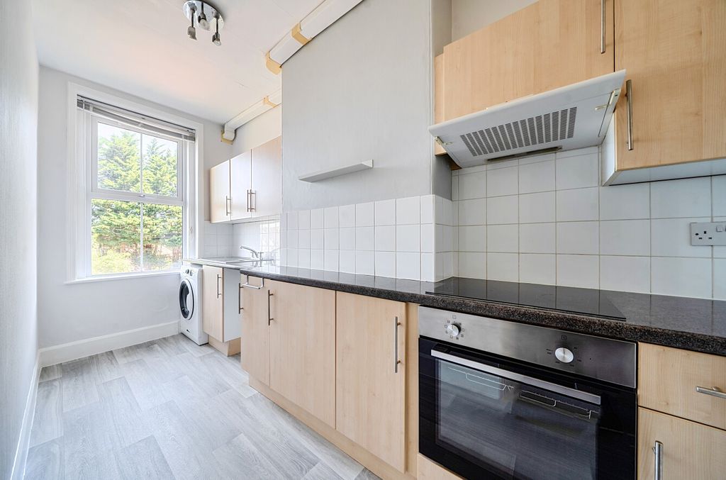 Property photo 3 of 10 1482444-11-6A467d...