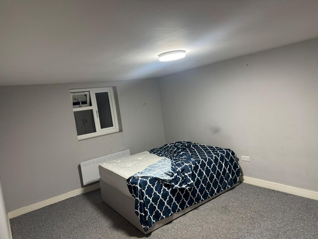 Property photo 1 of 12 Three Bedroom Annex Flat - £1800 Inclusive Bills