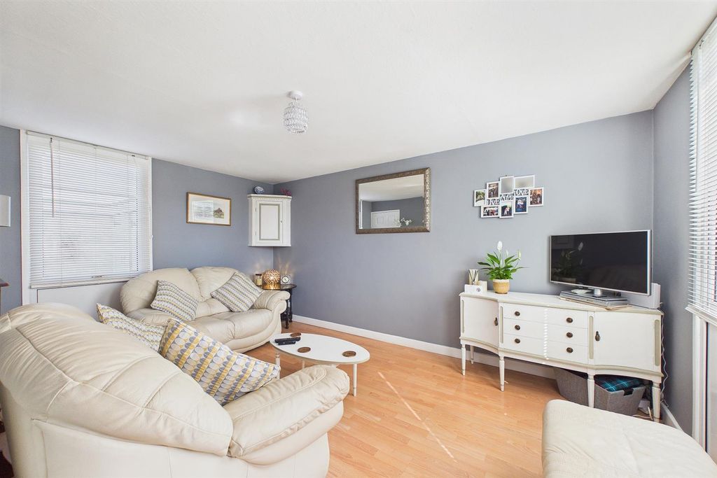 Property photo 2 of 13 Cam03736G0-Pr0262-Still013.Jpg