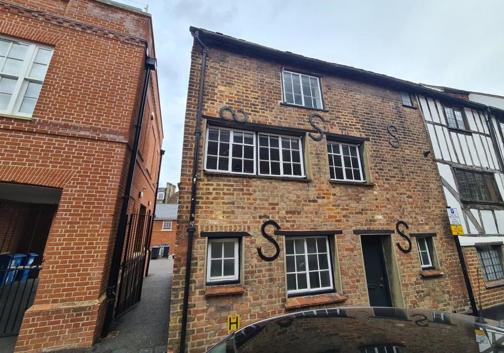 Property photo 1 of 8