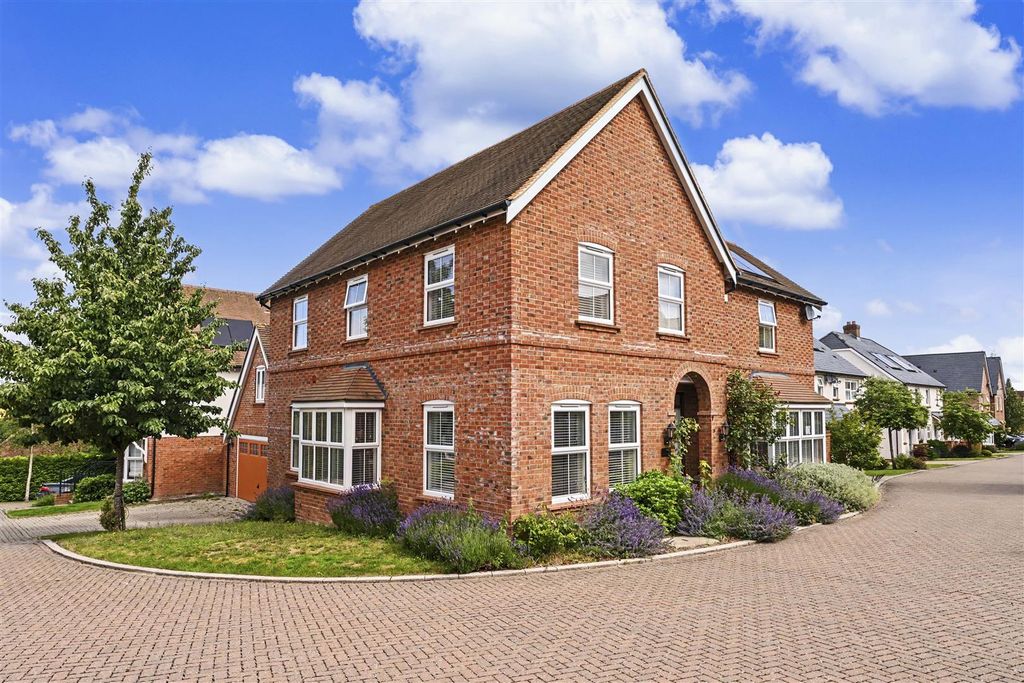 Property photo 1 of 15 15-Probyn-Close-21.Jpg