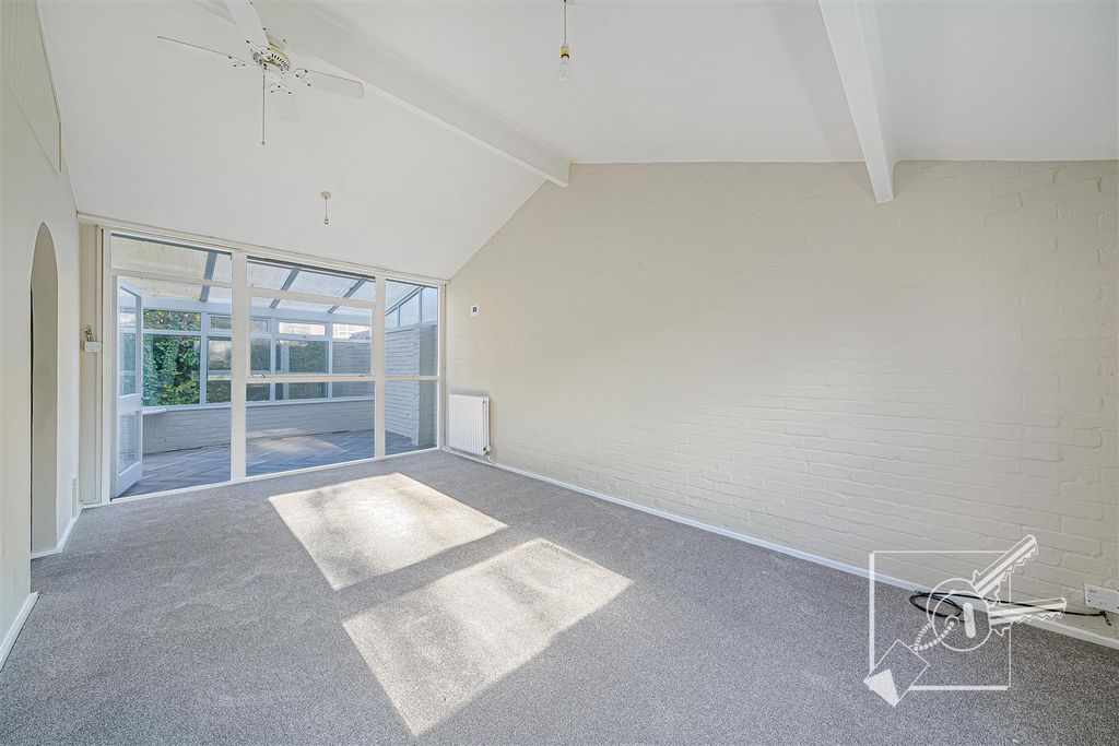 Property photo 3 of 20 Living Room