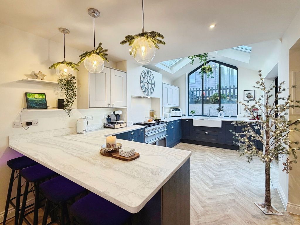 Property photo 2 of 43