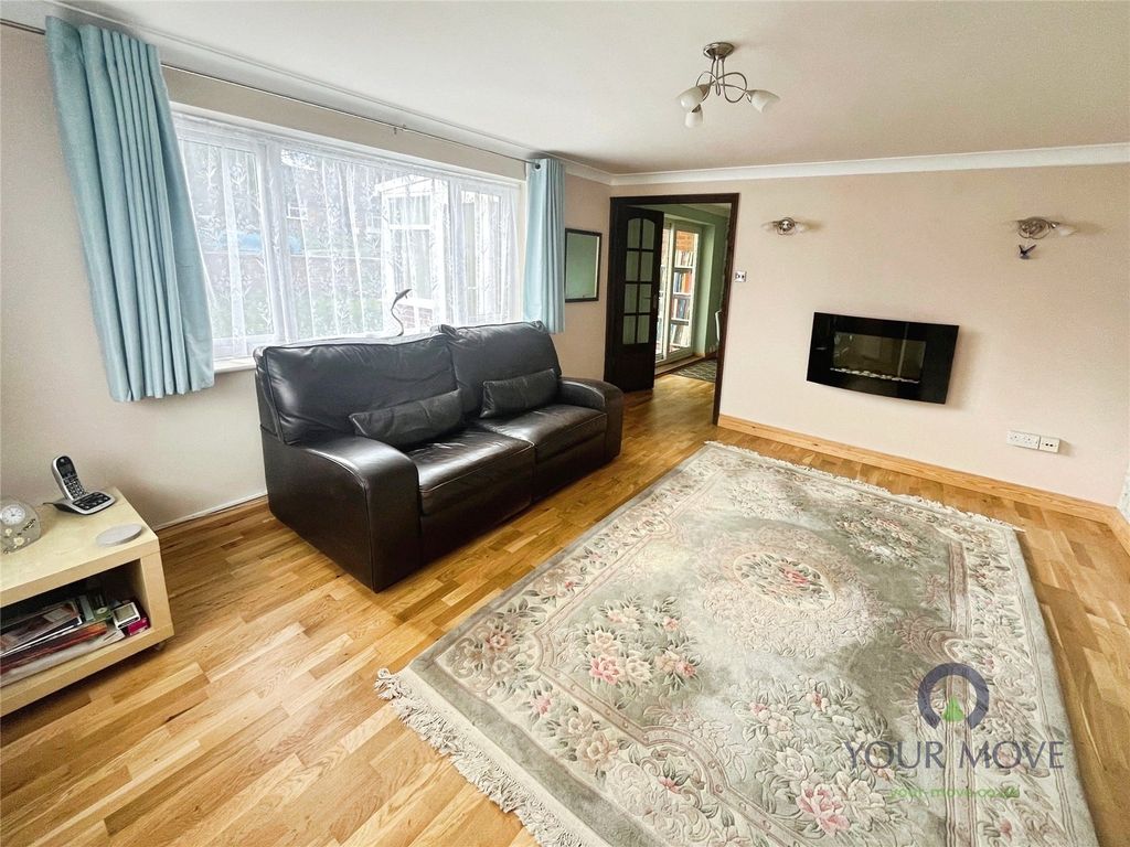 Property photo 3 of 16 Lounge