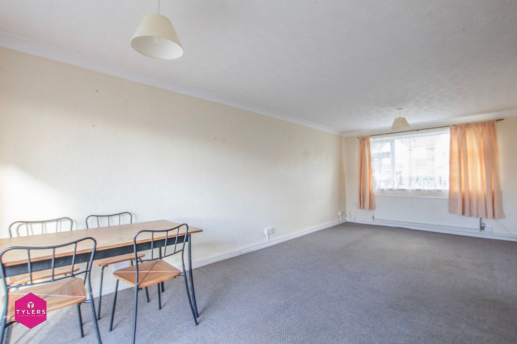 Property photo 3 of 10 Living Room