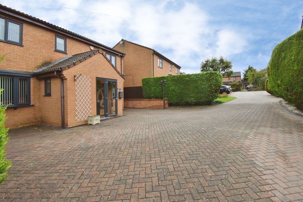 Property photo 3 of 31