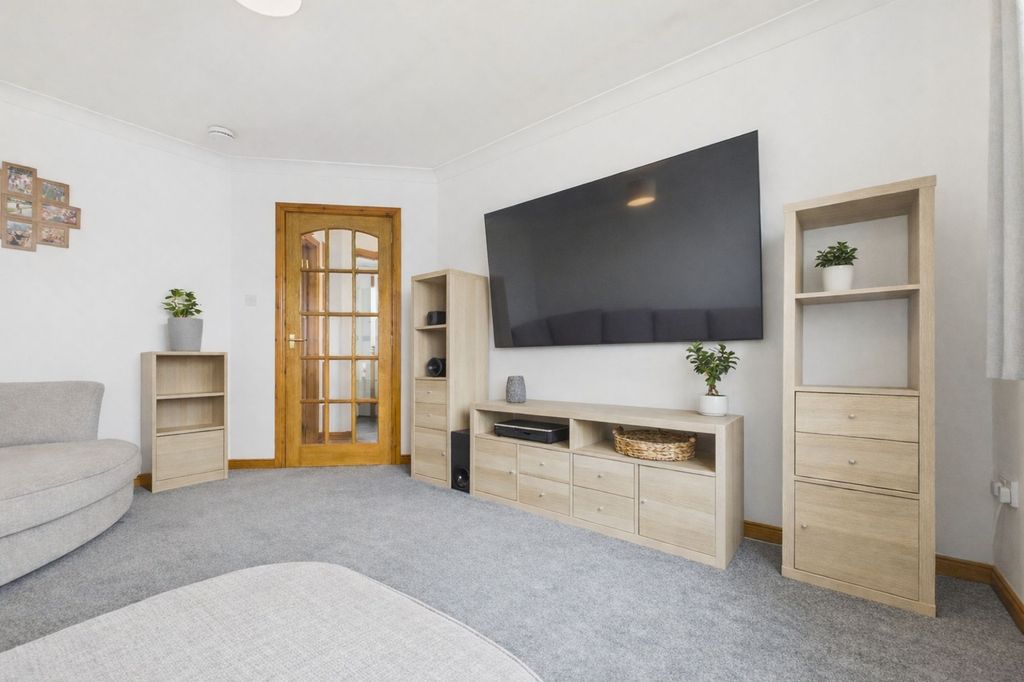 Property photo 3 of 25