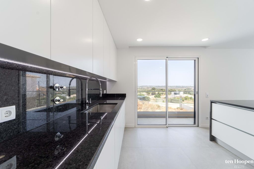 Property photo 2 of 30