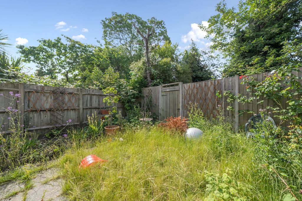 Property photo 3 of 16 Garden