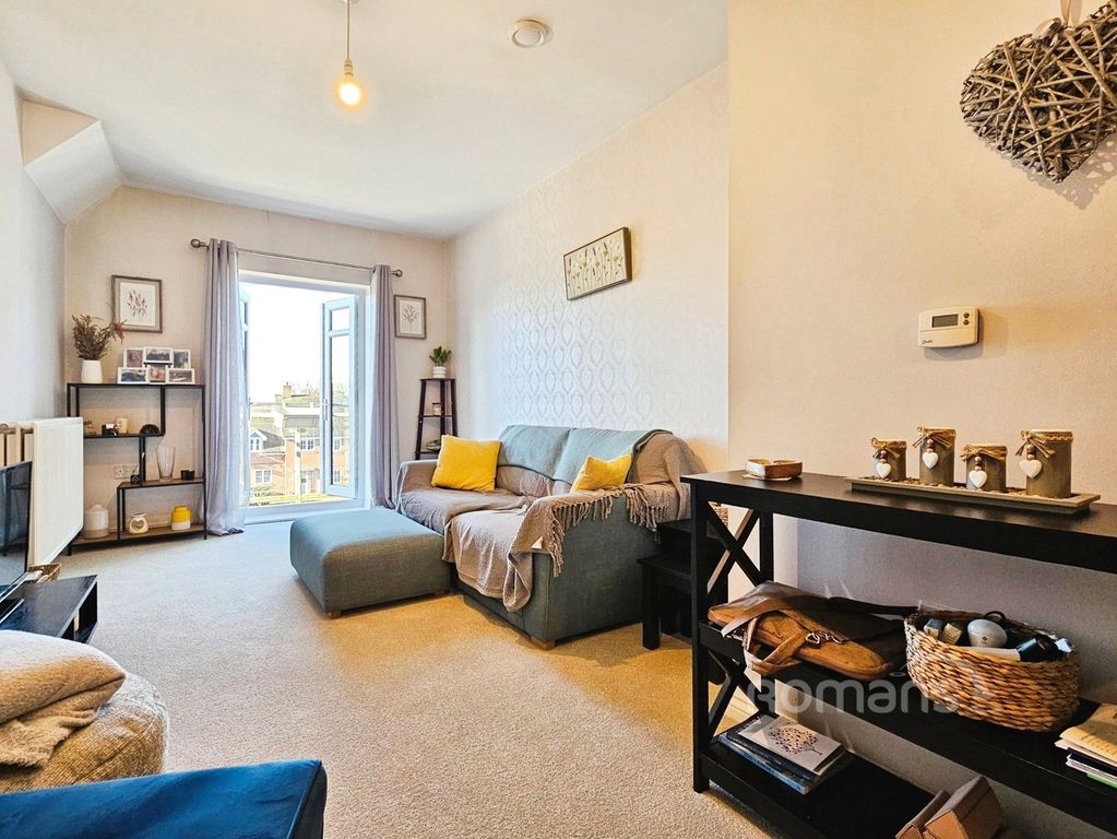 Property photo 2 of 11 Living Room