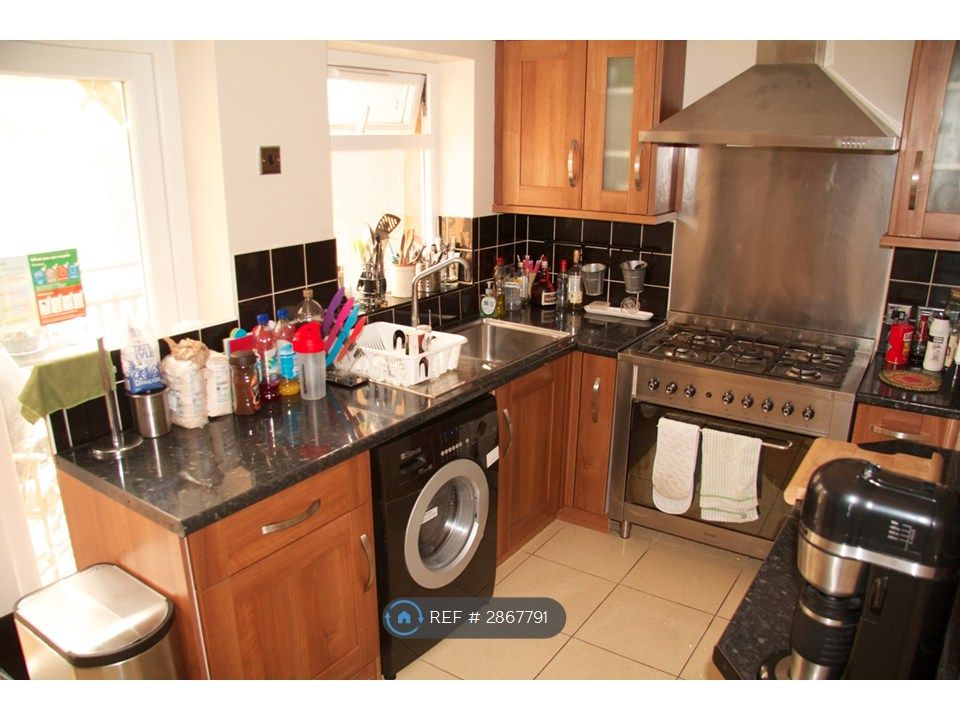 Property photo 3 of 12 Kitchen Shared