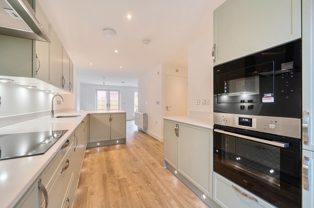 Property photo 2 of 16 1457969-14-6A0Aef...