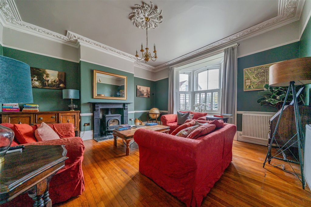 Property photo 2 of 24 Sitting Room