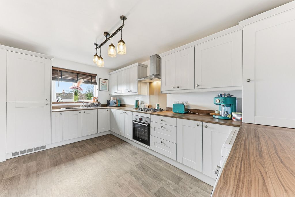 Property photo 2 of 25