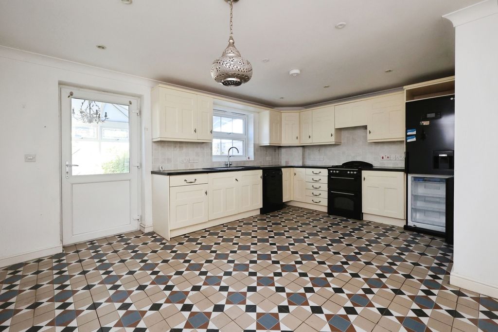 Property photo 2 of 17 Photo