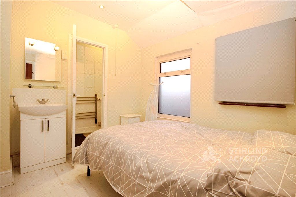 Property photo 2 of 4 Bedroom