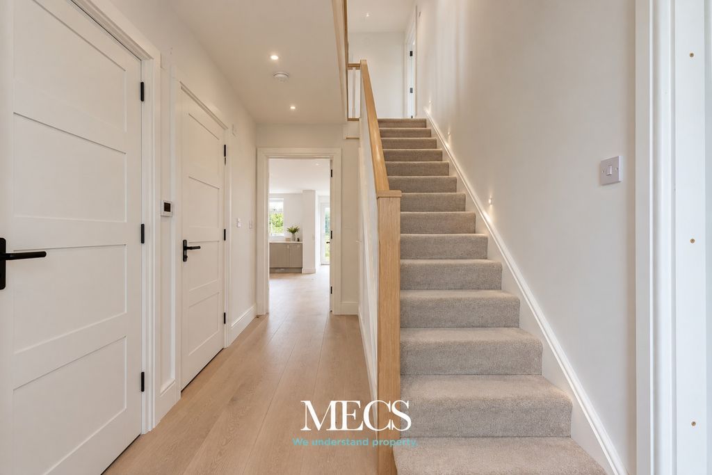 Property photo 3 of 16 5516506