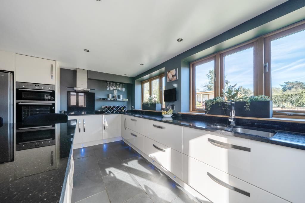 Property photo 3 of 32 Photos