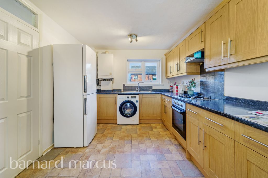 Property photo 2 of 9 Kitchen