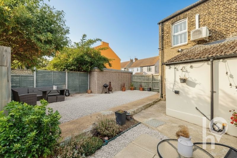 Property photo 3 of 7 Photo 6