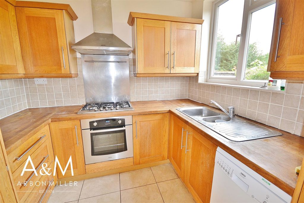 Property photo 2 of 8 Kitchen