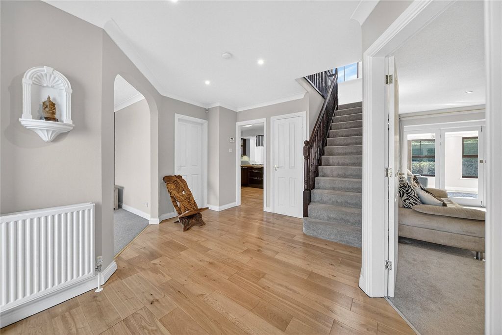 Property photo 2 of 15 Entrance Hall