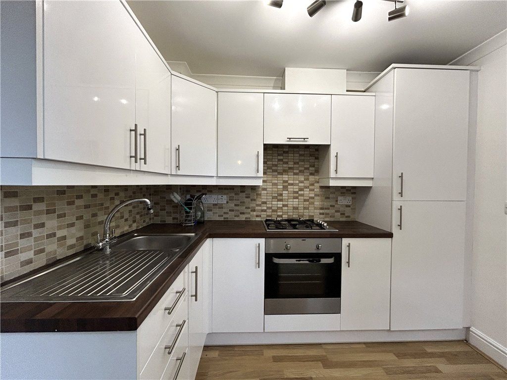 Property photo 3 of 9 Kitchen