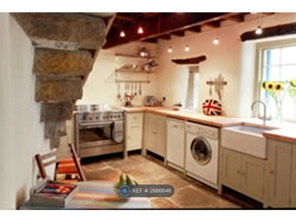 Property photo 2 of 10 Cottage Kitchen