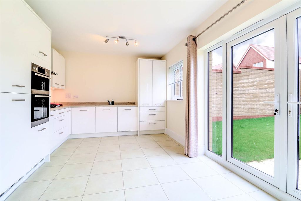 Property photo 3 of 16 4-Bed-House-Leckhampton5.Jpg