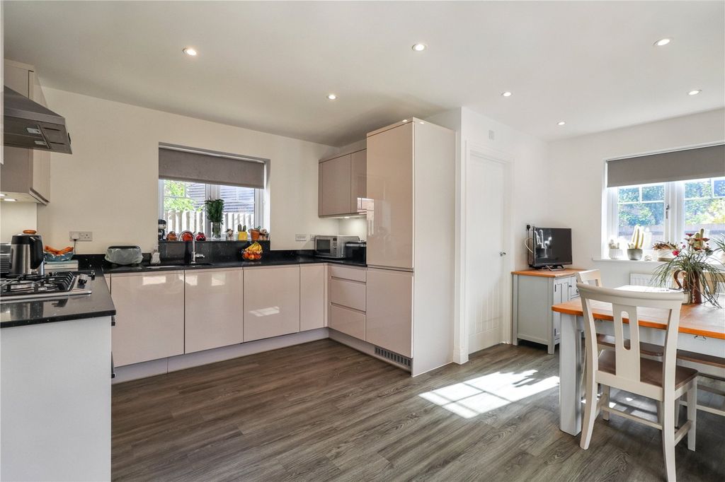 Property photo 3 of 19 Kitchen / Diner