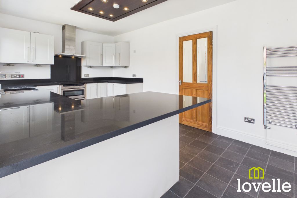 Property photo 1 of 31