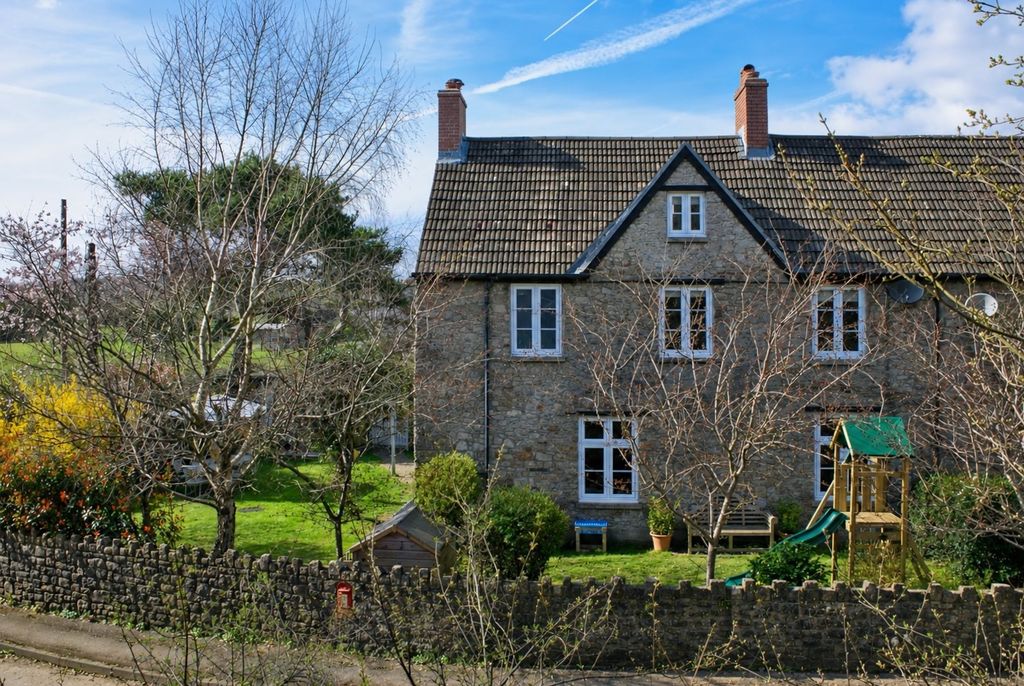 Property photo 1 of 40