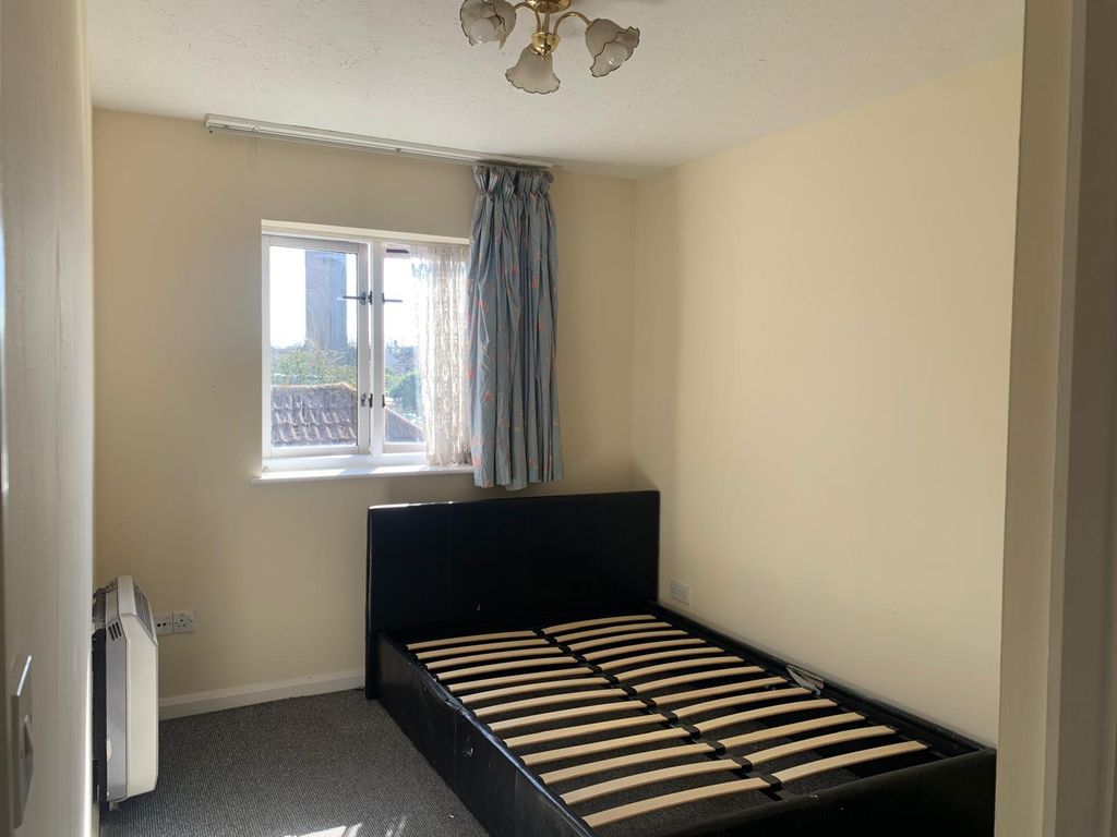 Property photo 2 of 7 Master