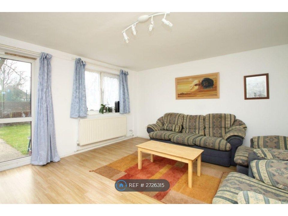 Property photo 1 of 3 Living Room