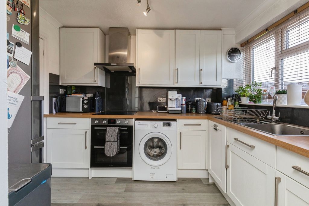Property photo 2 of 10 Pbox-Img.Jpg