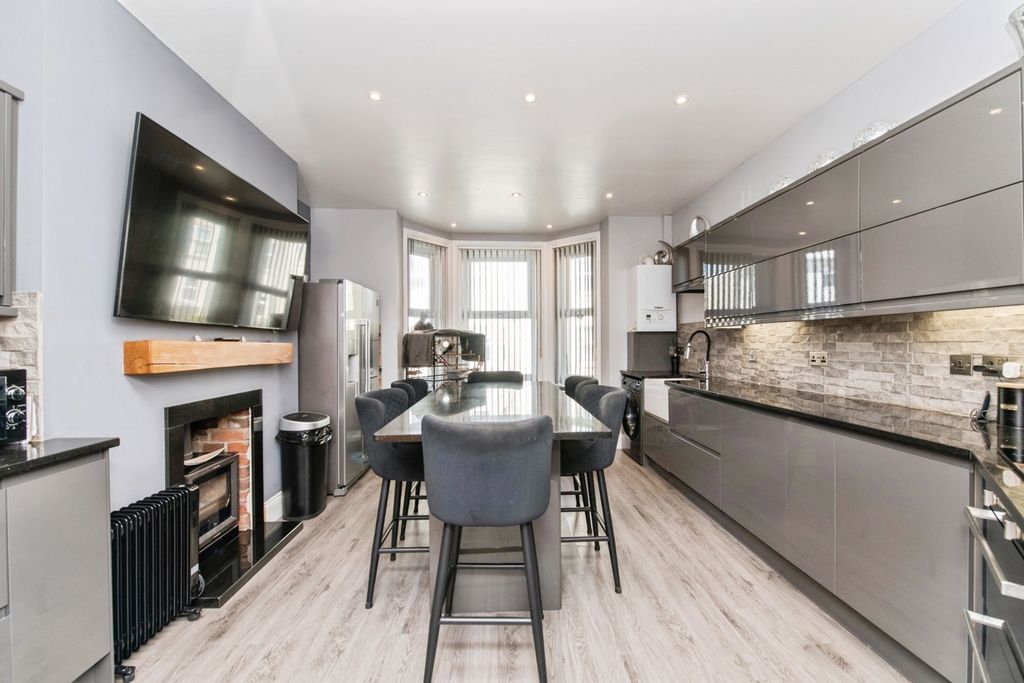 Property photo 3 of 22 Pbox-Img.Jpg