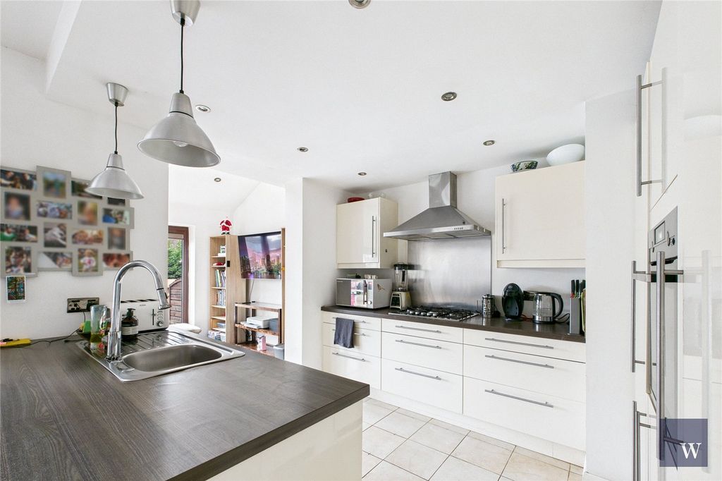 Property photo 3 of 17 Picture No. 14